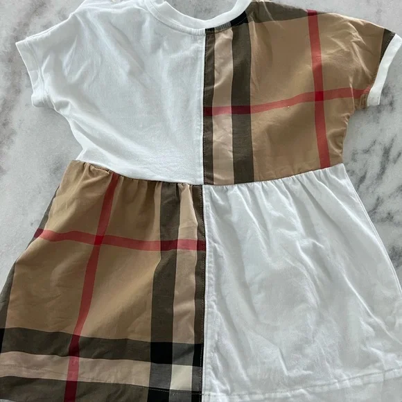 Burberry Baby Dress with matching bloomers. 12 mo/80cm - Picture 2 of 7